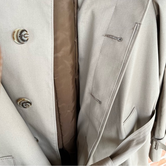 London fog mens beige trench with zip out lining and belt. 44 regular - Picture 6 of 15